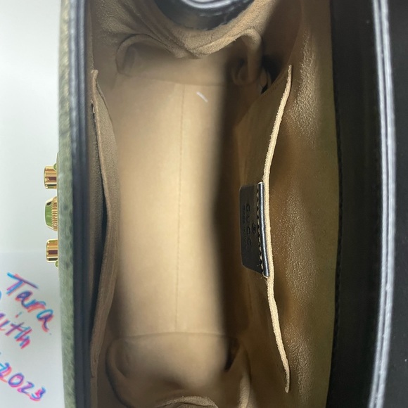 Gucci Padlock GG Supreme Convertible backpack/ crossbody. - Picture 10 of 15